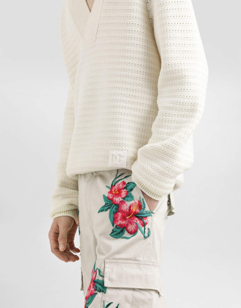 Wool V-neck sweater with DG embroidery 4