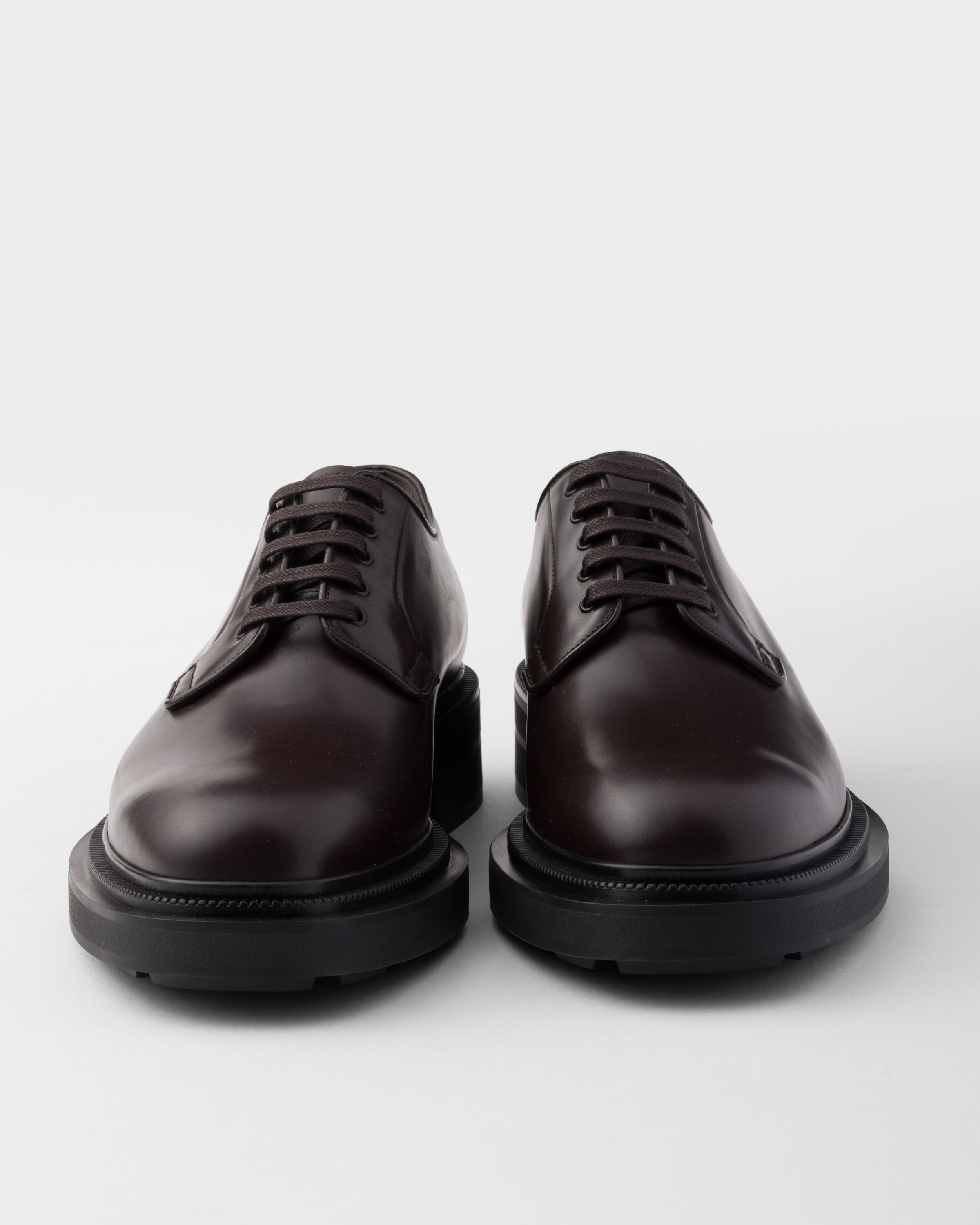 【関税＆送料込み】Prada Brushed Shoes すぐ届く 関税なし PRADA プラダ スニーカー ロゴ レザー (PRADA
