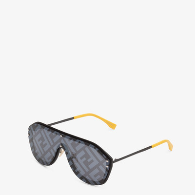 FENDI Black sunglasses outlook