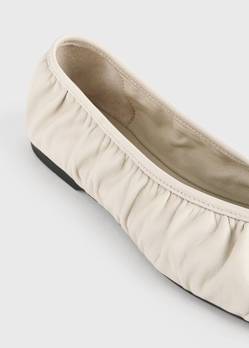 The Gathered Flat bleached sand 5