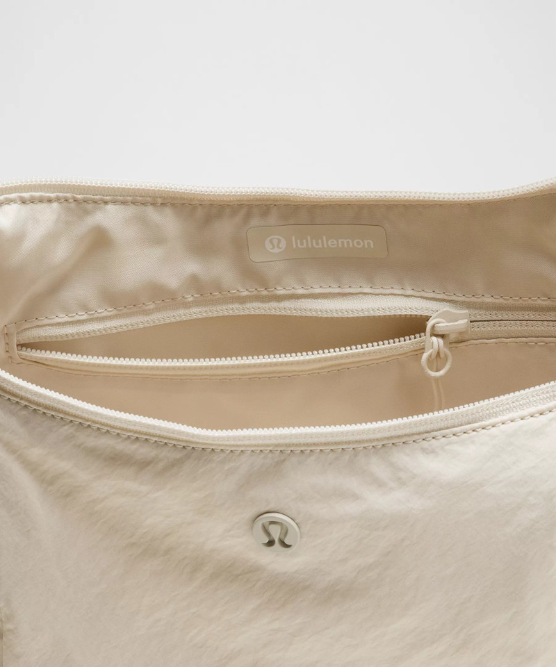 Slouchy Sling Bag 6L 5