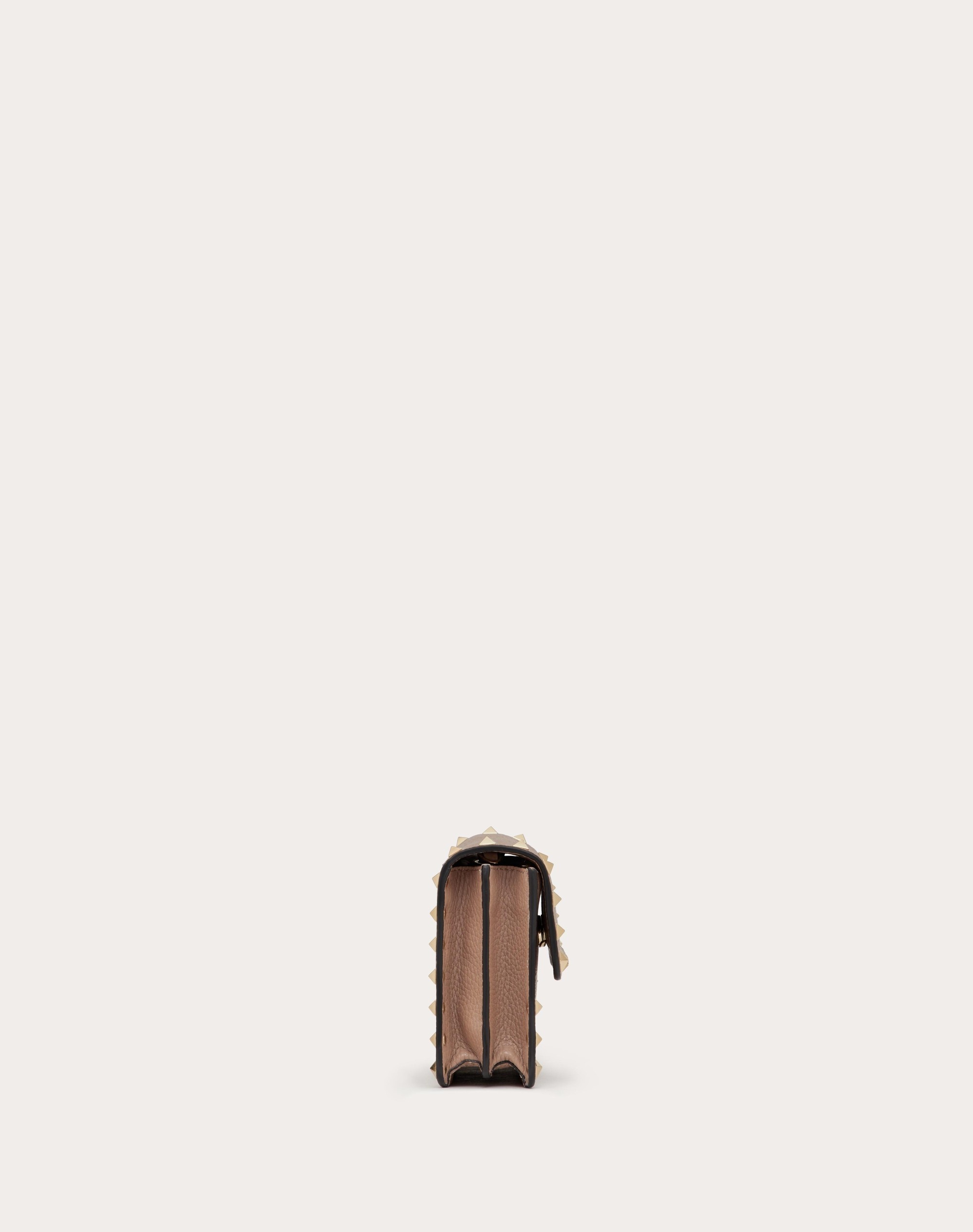 ROCKSTUD GRAINY CALFSKIN CHAIN POUCH - 4