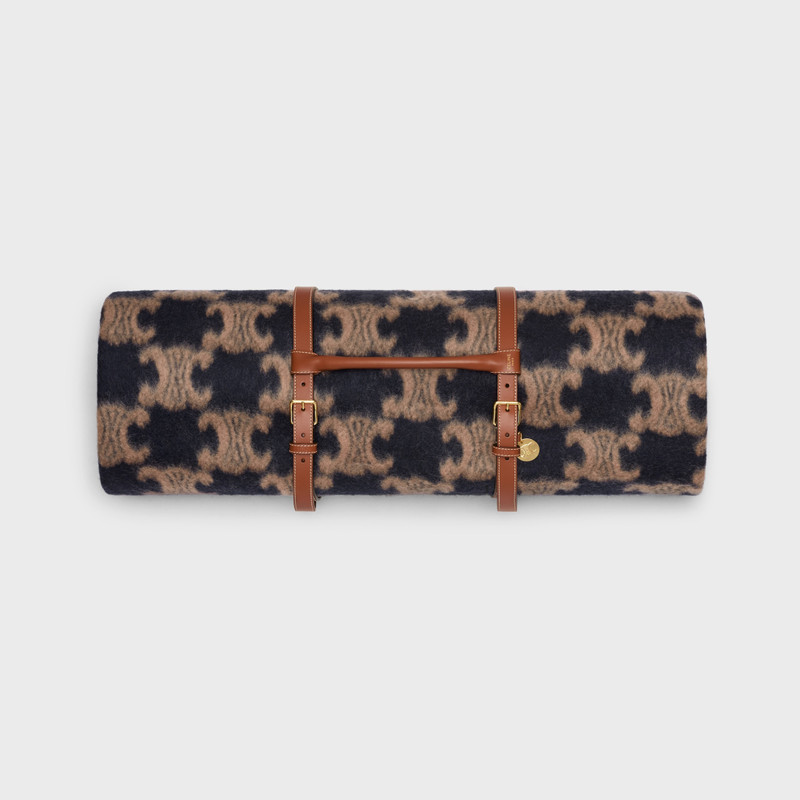 BLANKET AND BLANKET HOLDER IN CALFSKIN 4