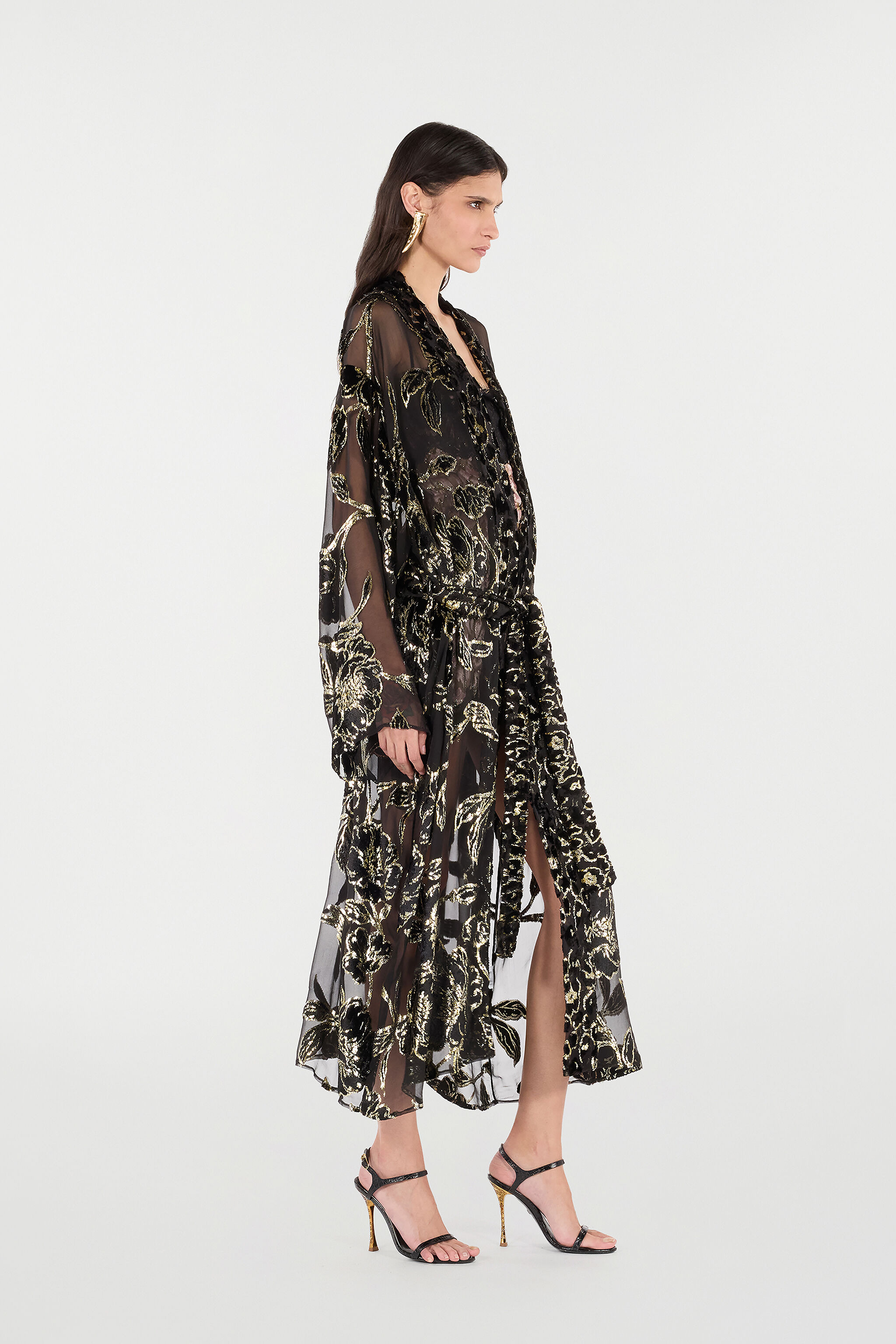 See-Through Robe With Floral Pattern - 3