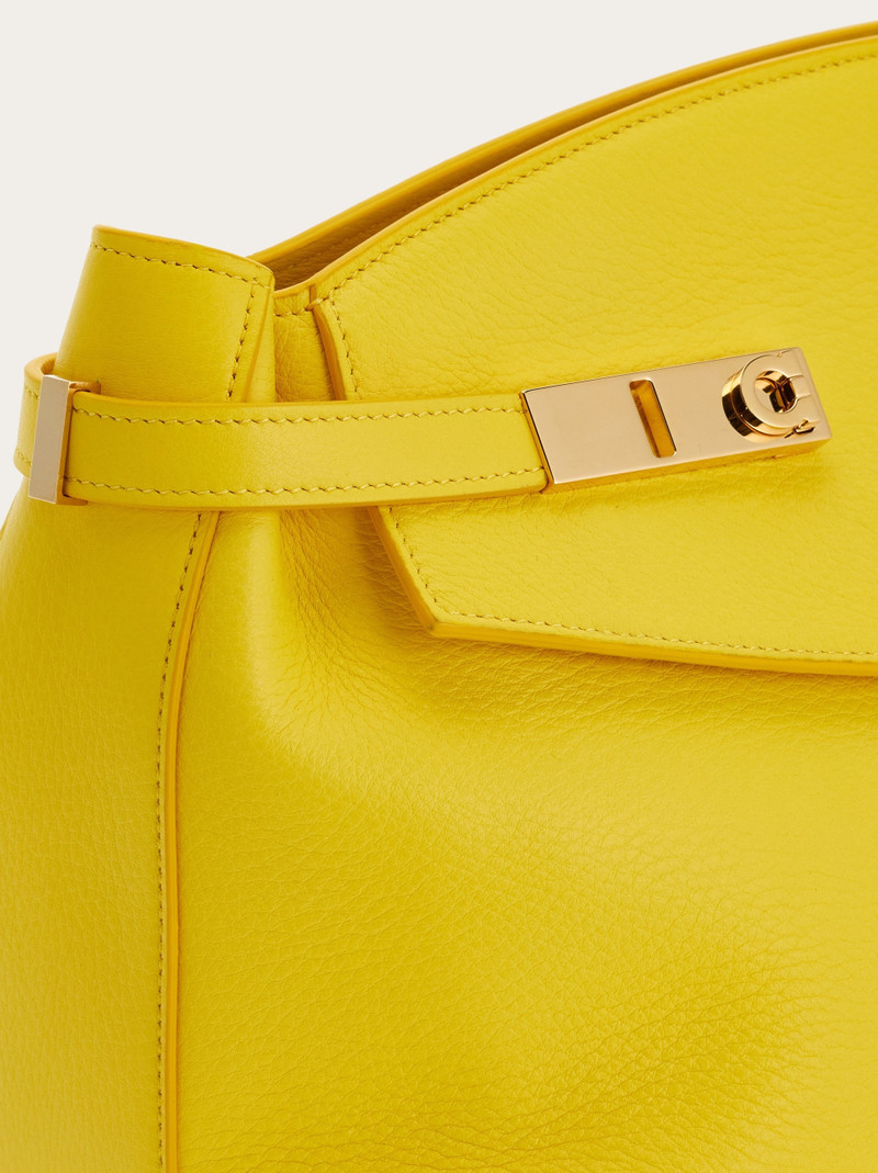 Hug shoulder bag 8