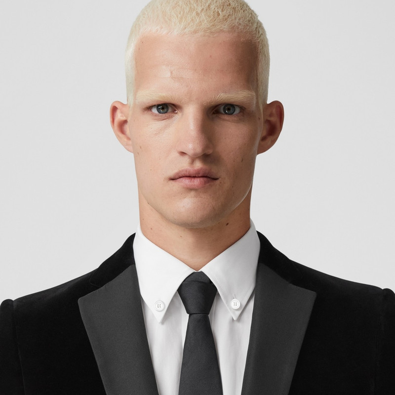 Burberry English Fit Cotton Velvet Tuxedo Jacket – Exclusive Capsule Collection outlook