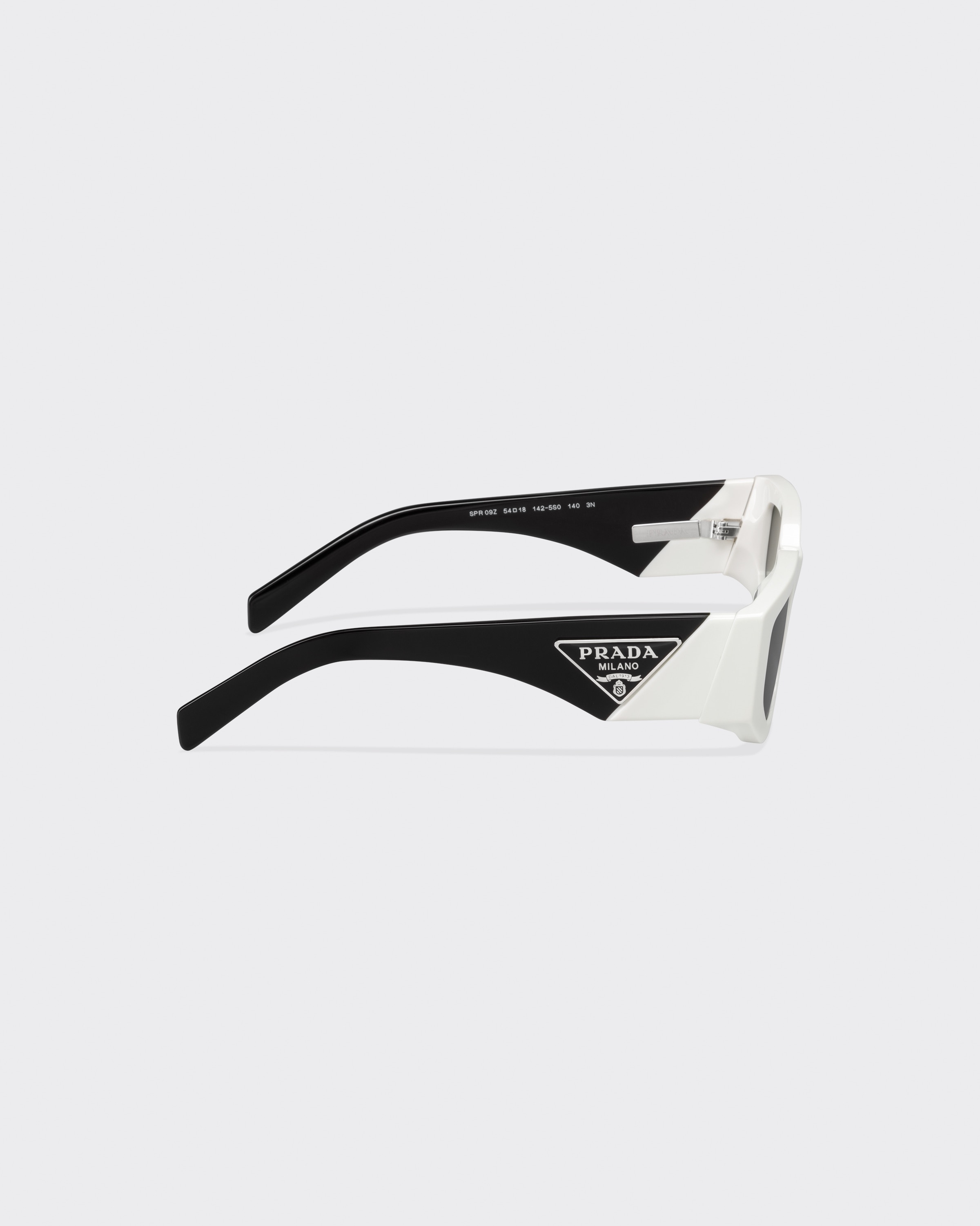 Sunglasses with triangle logo - 4