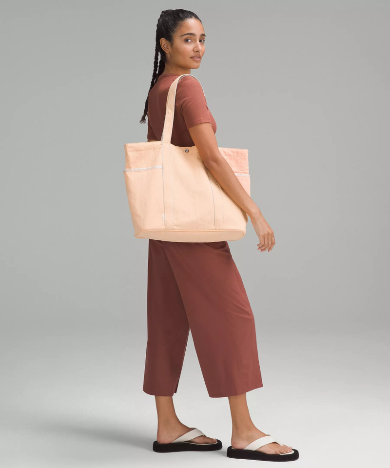 lululemon Daily Multi-Pocket Tote Bag 20L outlook