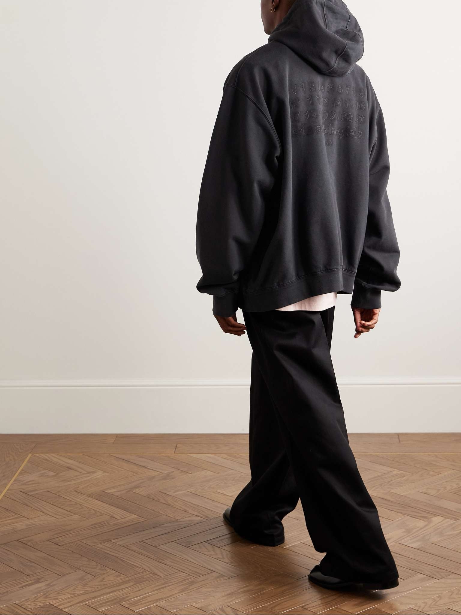 パーカー・フーディ MAISON MARGIELA ZIPPED LOGO HOODIE MAISON MARGIELA Embroidered Logo Zip Hoodie Pink Beige