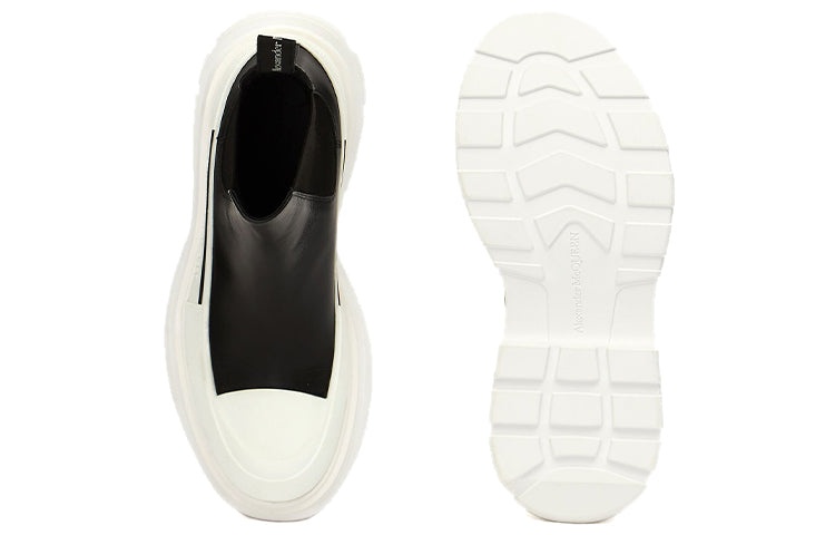 (WMNS) Alexander McQueen Chelsea Tread Ankle Boot 'Black White' 635714WHZ611071 - 4