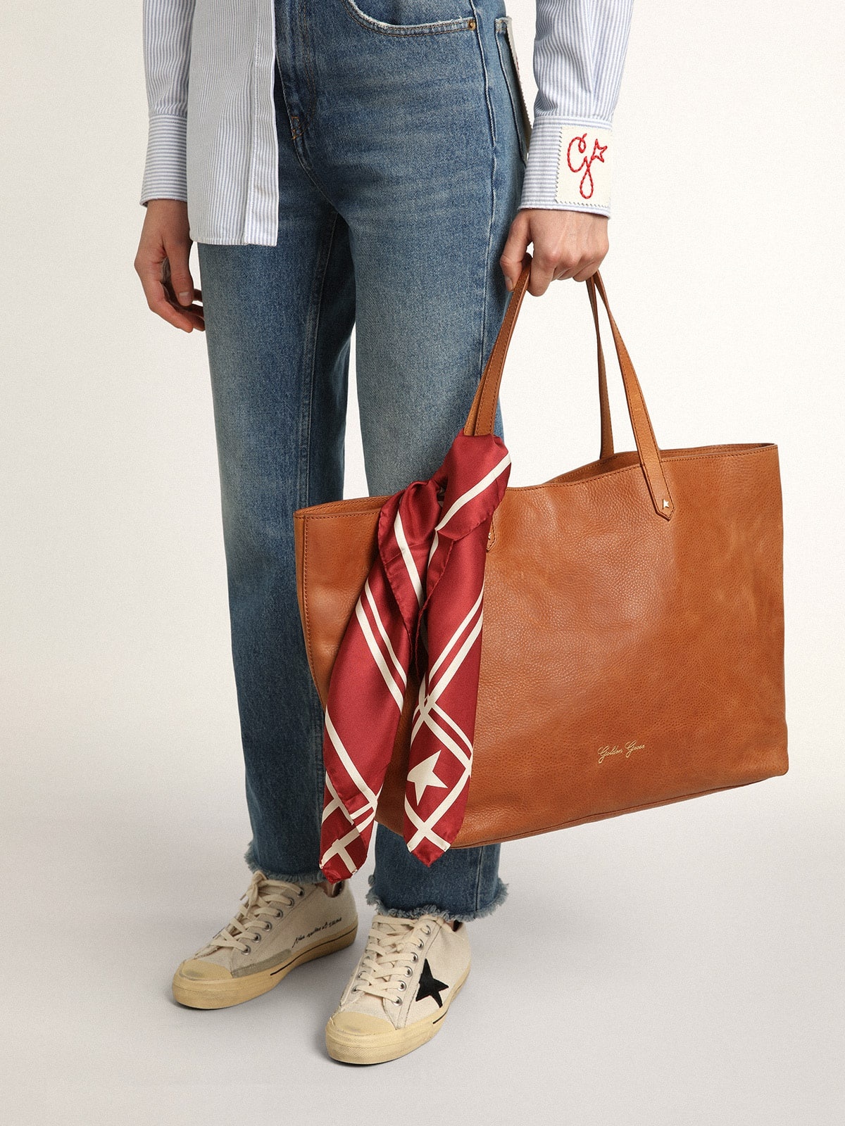 Red scarf with contrasting white stars and stripes - 3