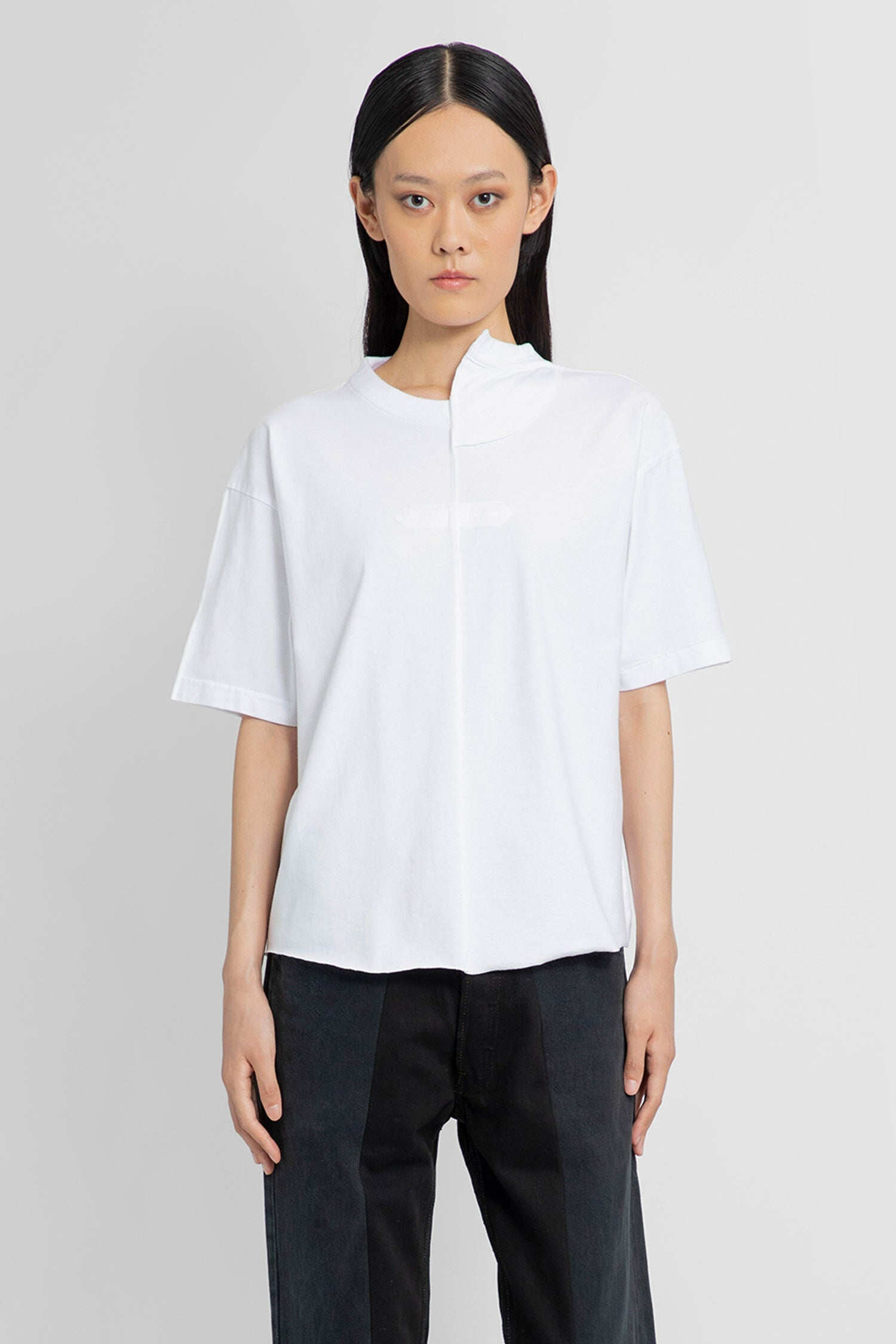 Hodakova hodakova asymmetric split tシャツ