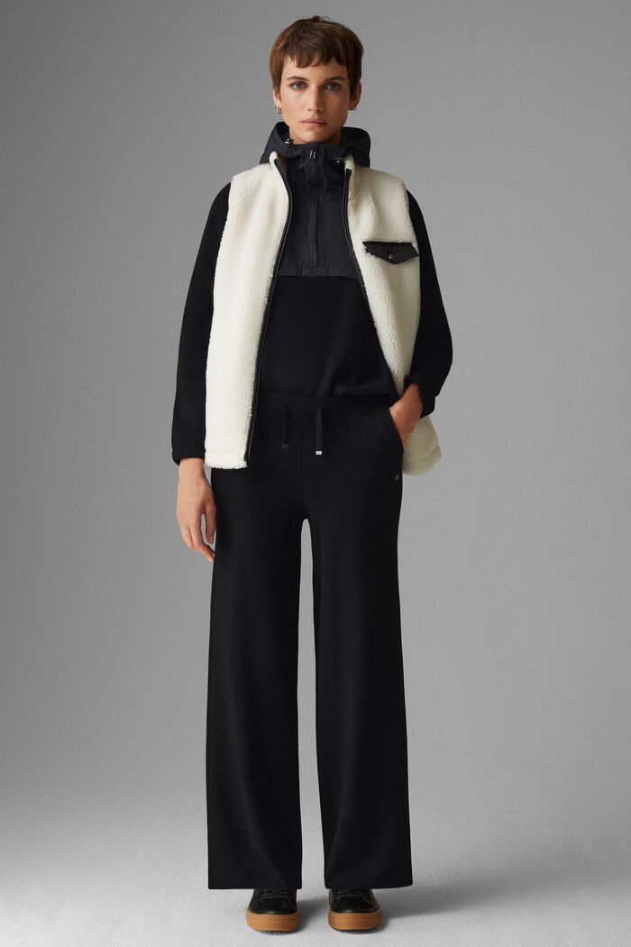 Susy 7/8 knitted pants in Black - 4