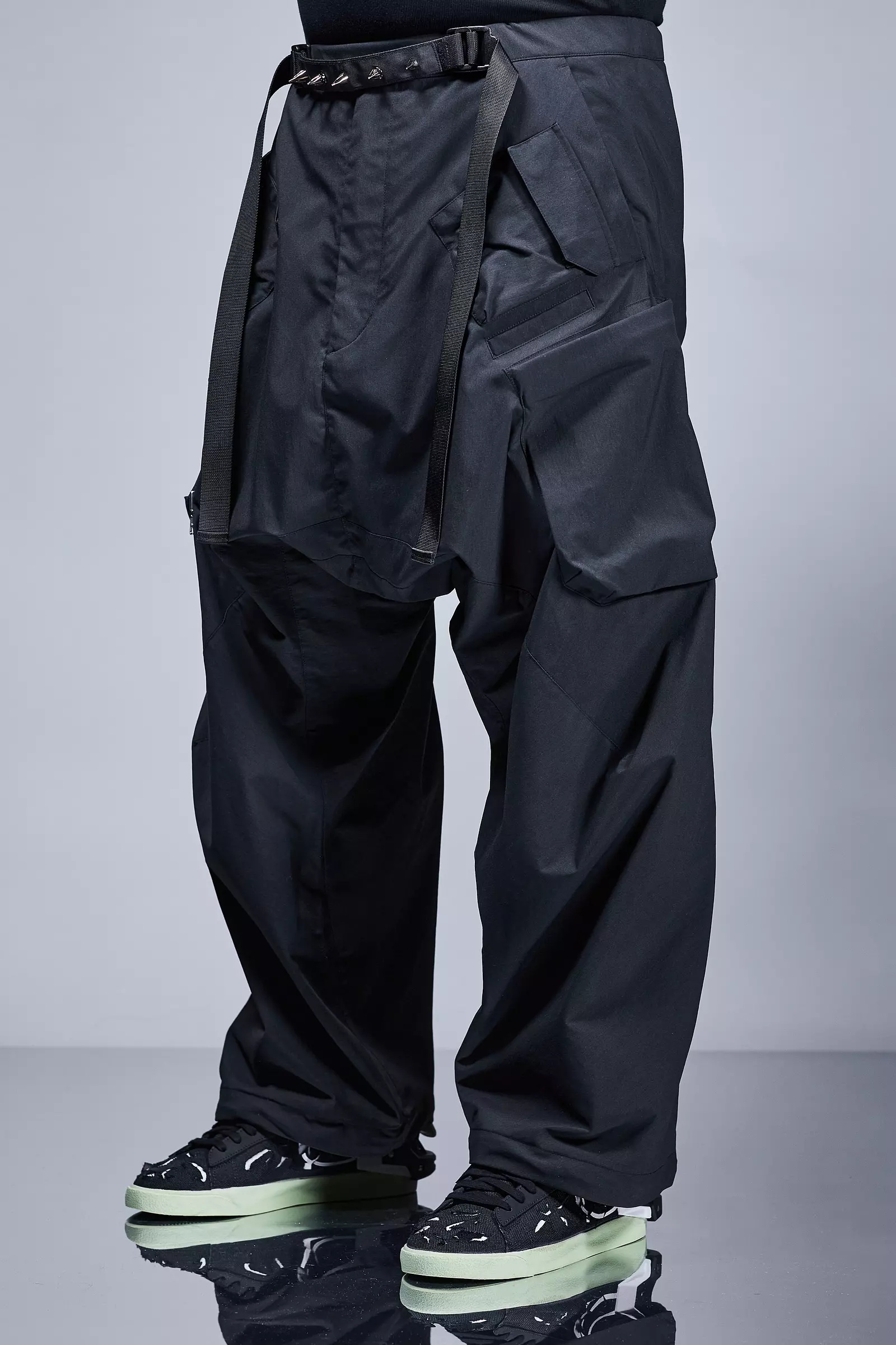 P30AL-E Encapsulated Nylon Ultrawide Drawcord Cargo Trouser Black - 10