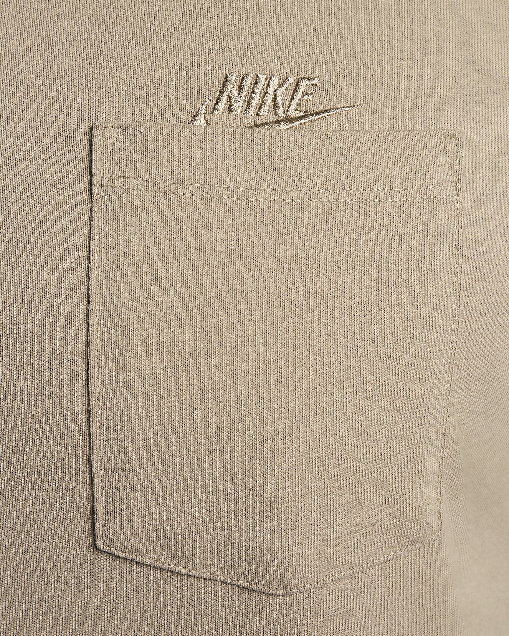 Nike Sportswear Premium Essentials Men's Pocket T-Shirt - 11