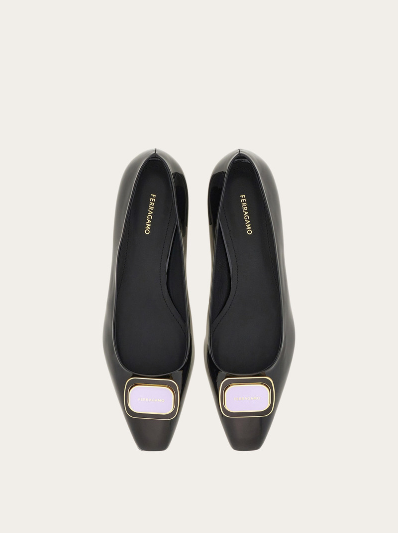 FERRAGAMO New Vara plate pump outlook