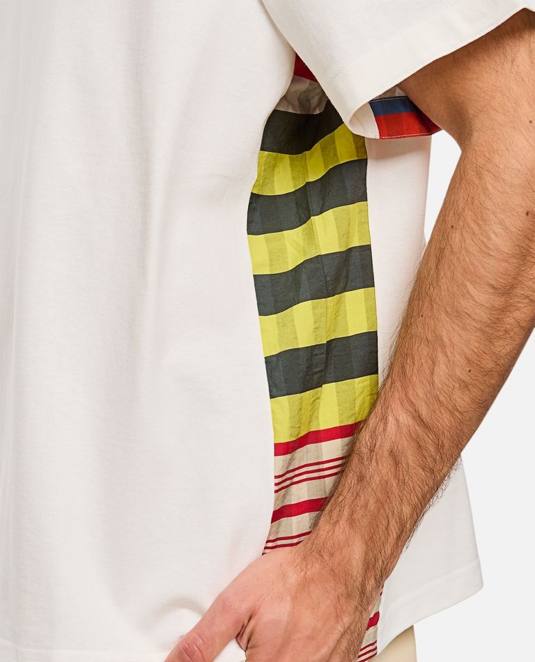 Tシャツ・カットソー BOTTEGA VENETA T-SHIRT WITH SIDE DETAIL, COLORFUL FABRIC Bottega Veneta T-SHIRT WITH SIDE DETAIL, COLORFUL FABRIC