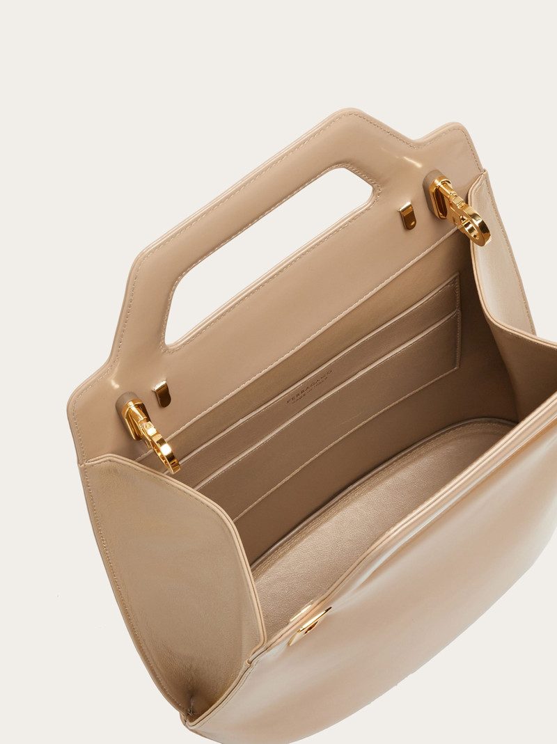 Wanda North-South top handle 4