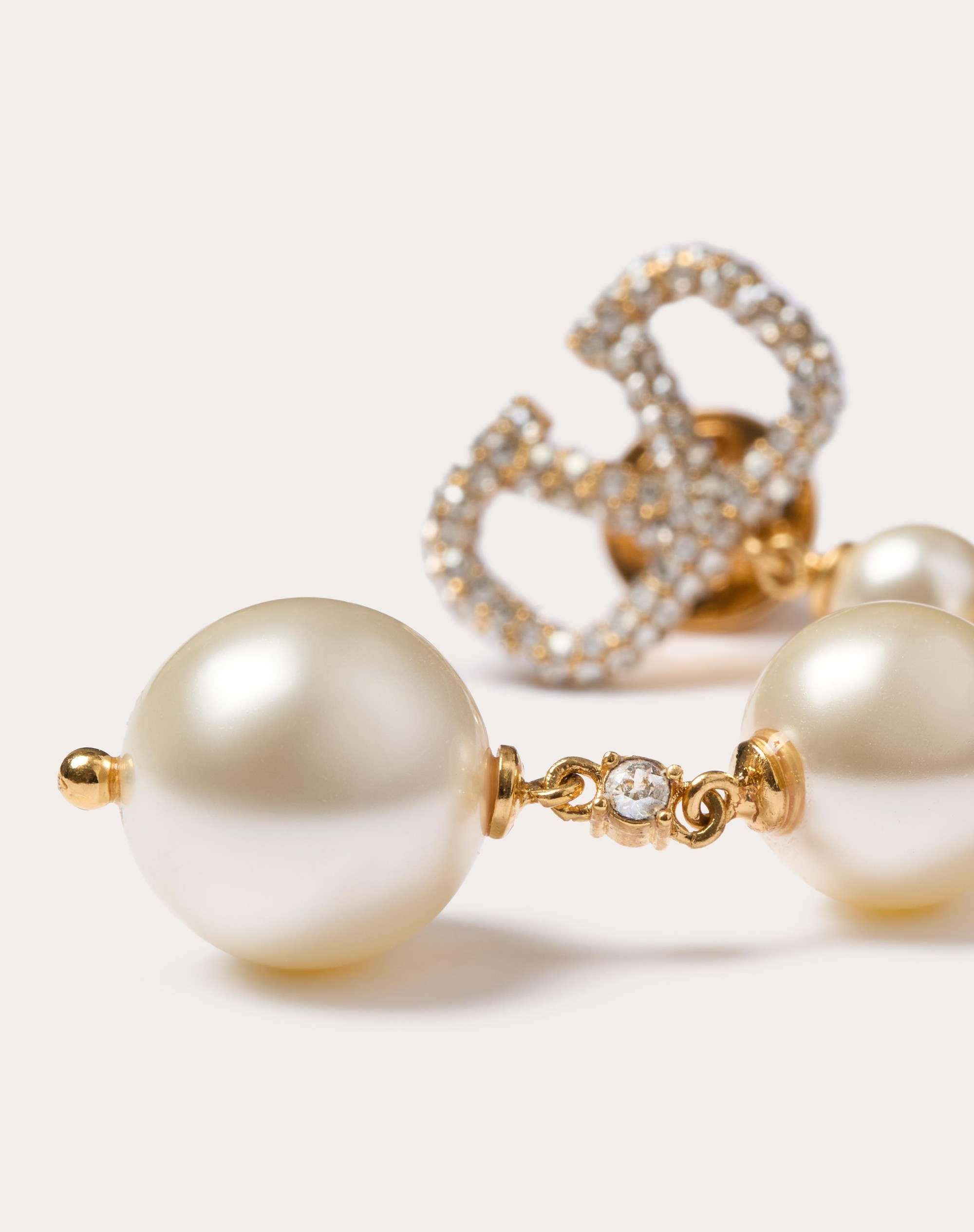 VLOGO SIGNATURE EARRINGS IN METAL, SWAROVSKI®  CRYSTALS AND PEARLS - 2