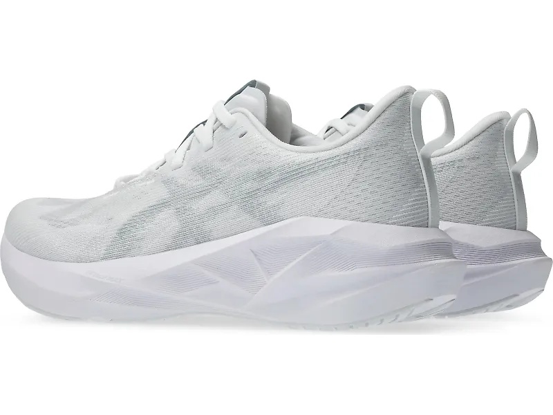ASICS Novablast 5 - 7