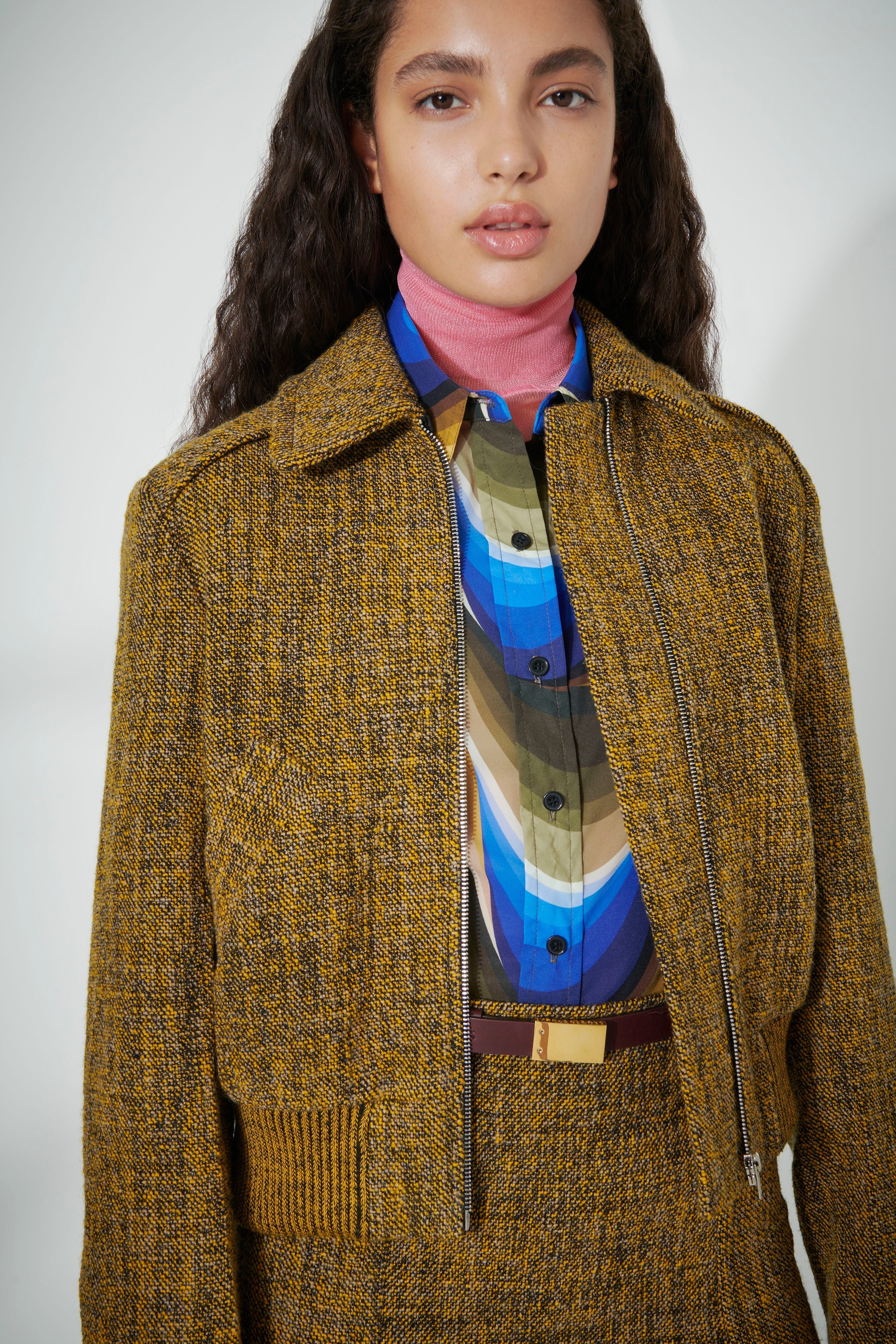 Tailored Bomber Jacket in Dark Brown-Yellow - 3