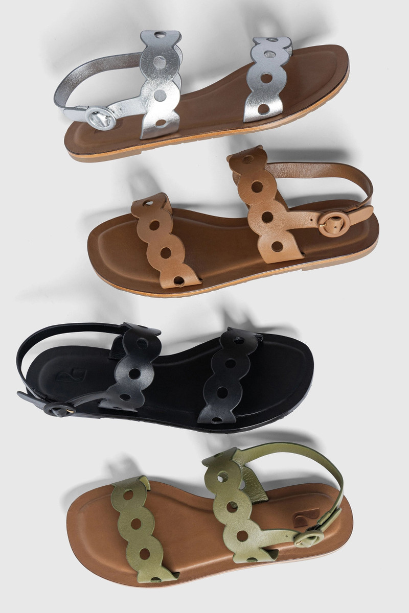 Florence Flat Sandal In Black Leather 4