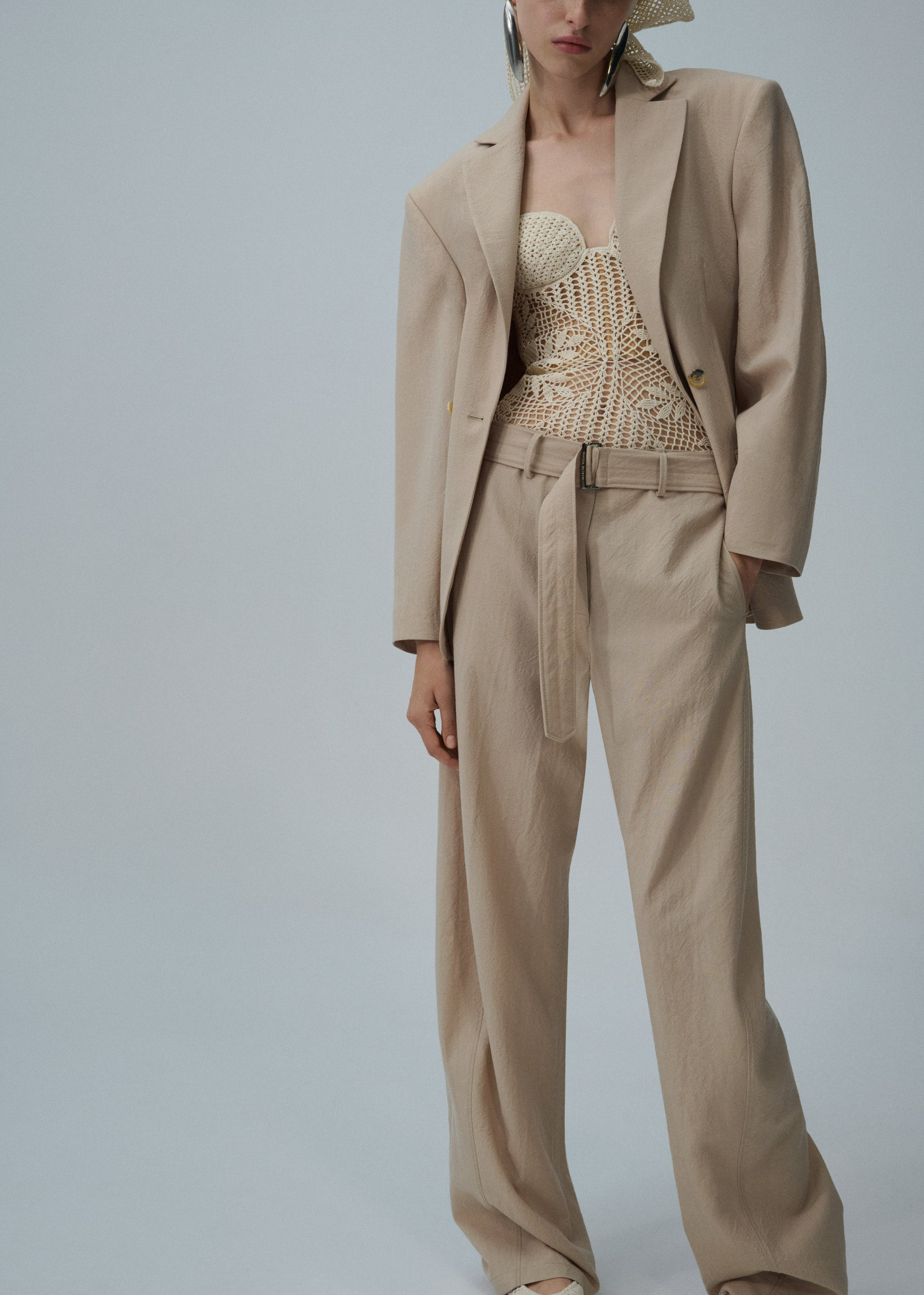 Wool hourglass blazer in beige - 4