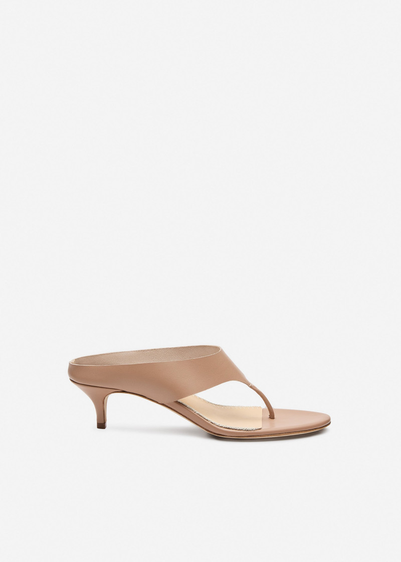 Thong sandals in nude leather 1