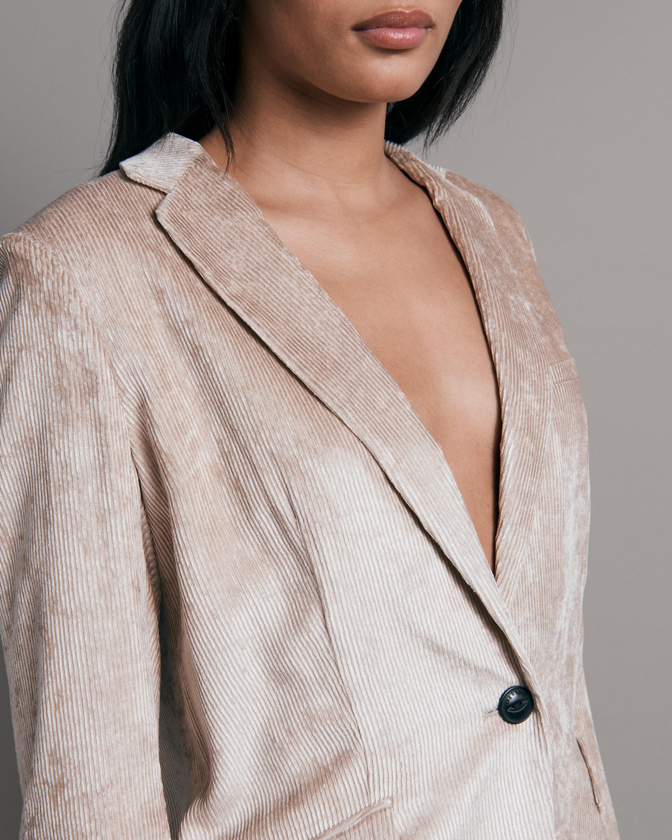 Margot Corduroy Blazer
Classic Fit Blazer - 6