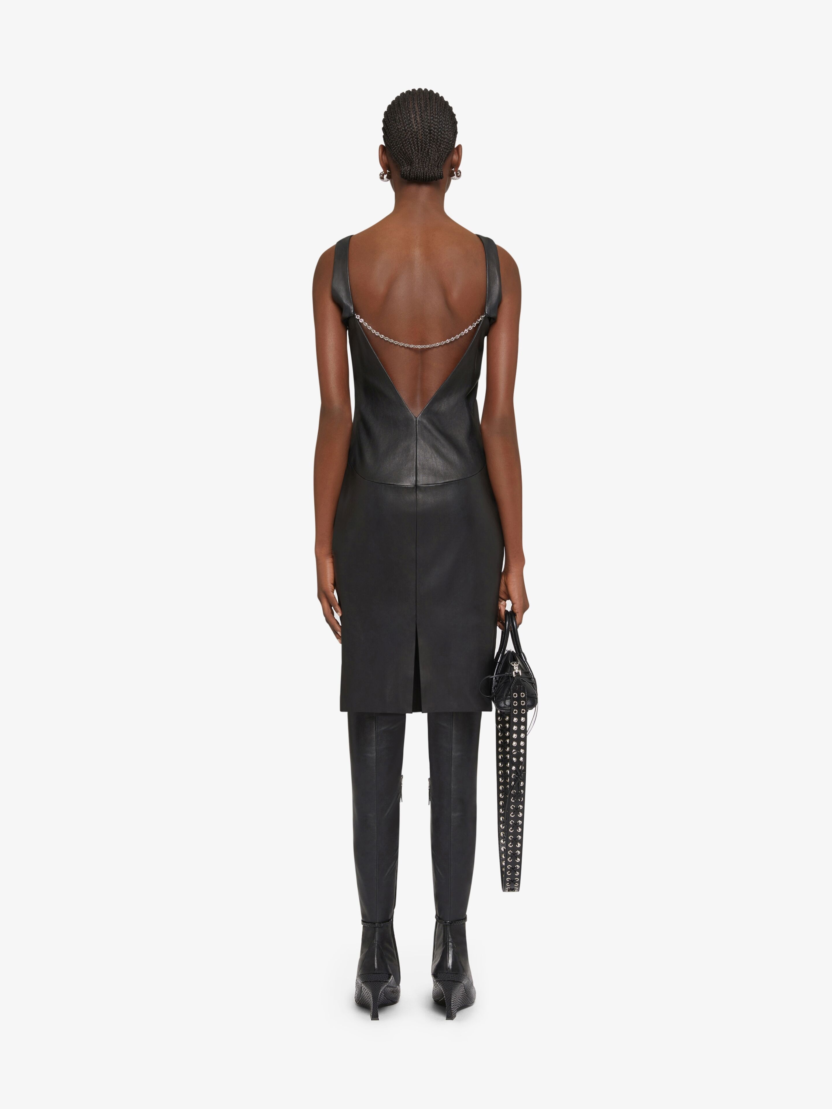 DRESS IN LEATHER WITH CHAIN DETAIL - 4
