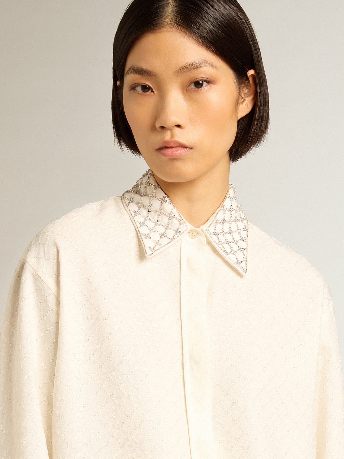 Shirt in vintage white with jacquard design and embroidery - 2