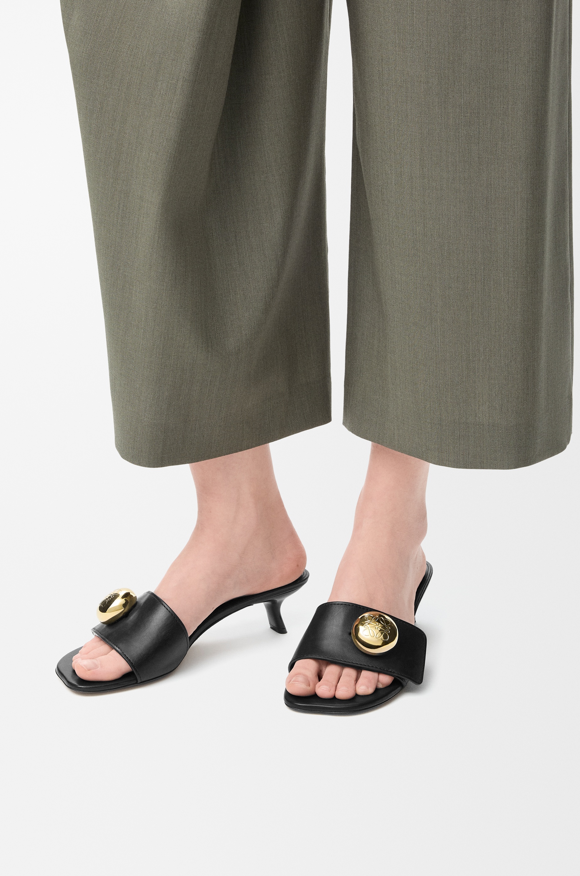 Pebble slide in soft calfskin - 2