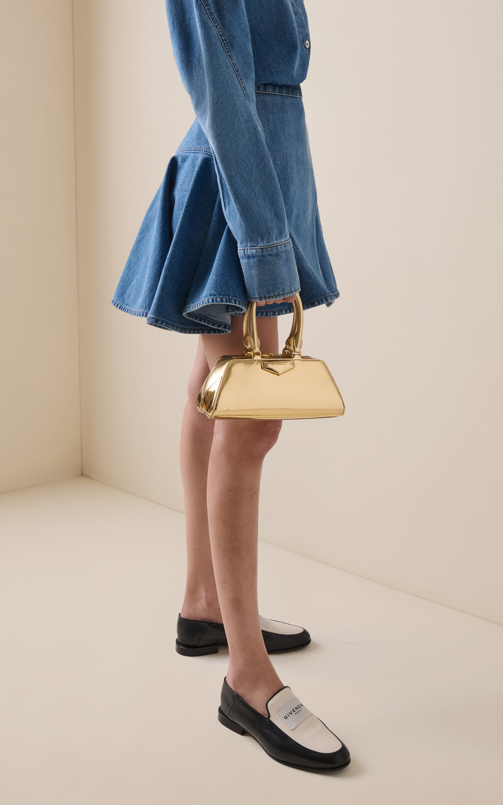 Antigona E/W Mini Metallic Leather Bag gold - 2