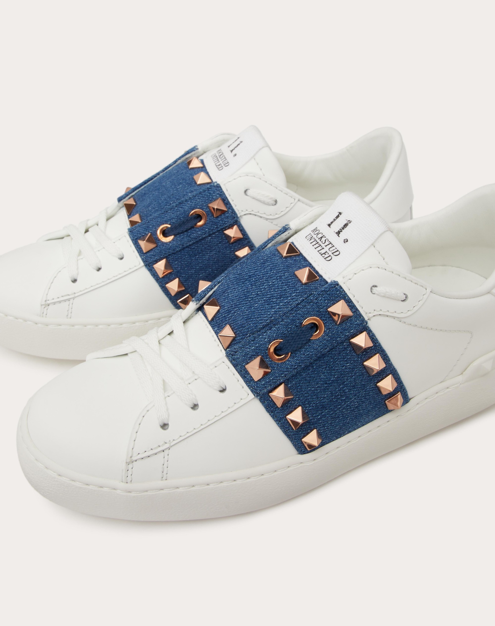 ROCKSTUD UNTITLED SNEAKER IN CALFSKIN WITH DENIM BAND - 5