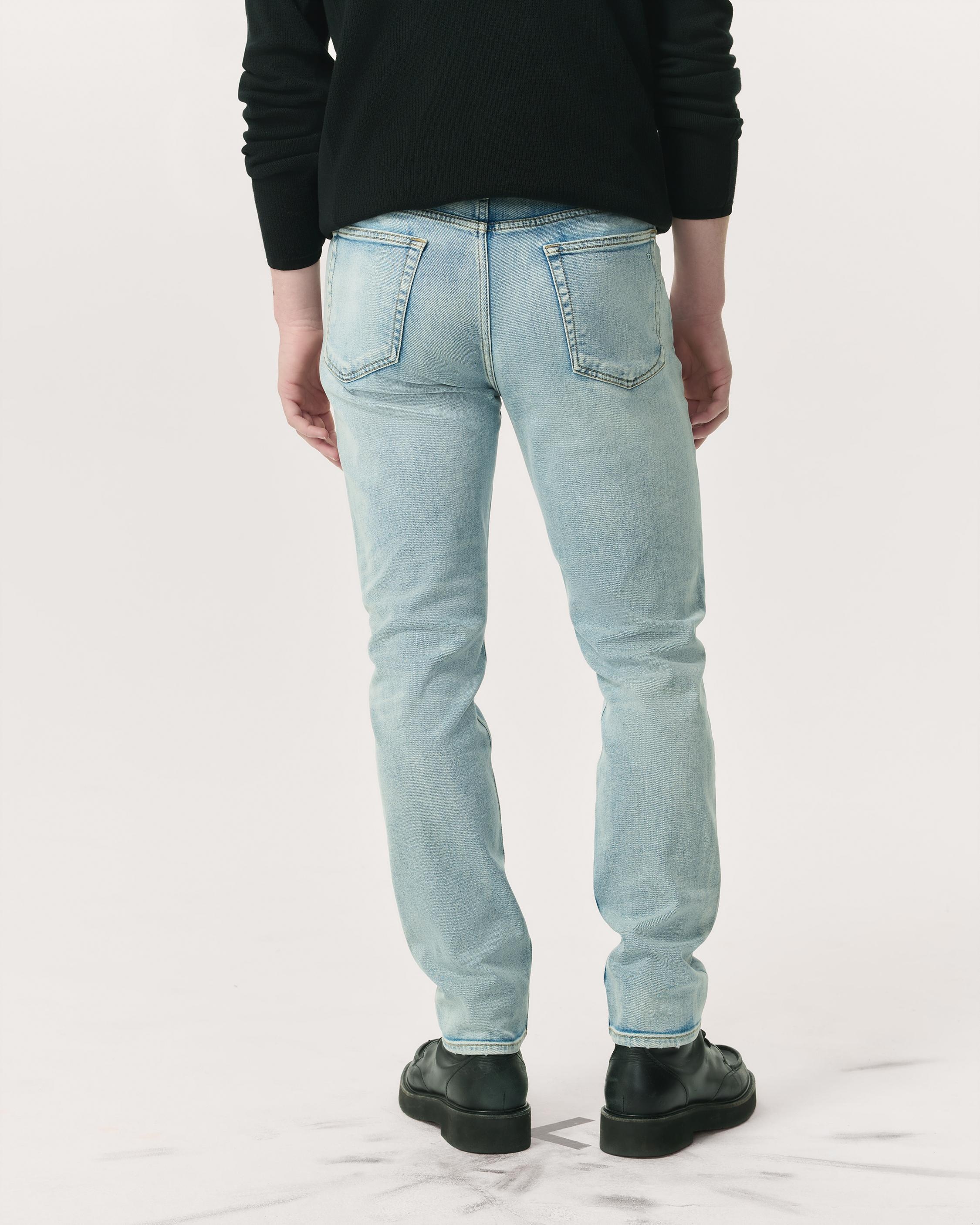 Fit 2 - Flynn
Slim Fit Light Indigo Authentic Stretch Jean - 5