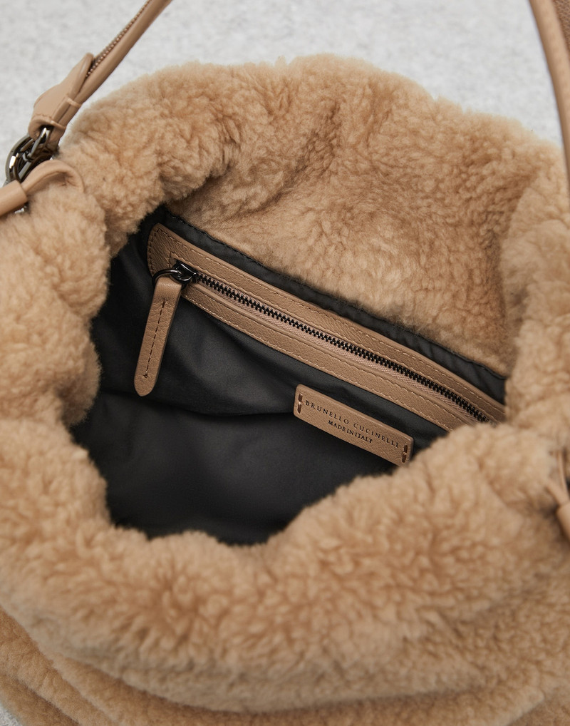 Fleecy virgin wool and cashmere bag with shiny handle 5