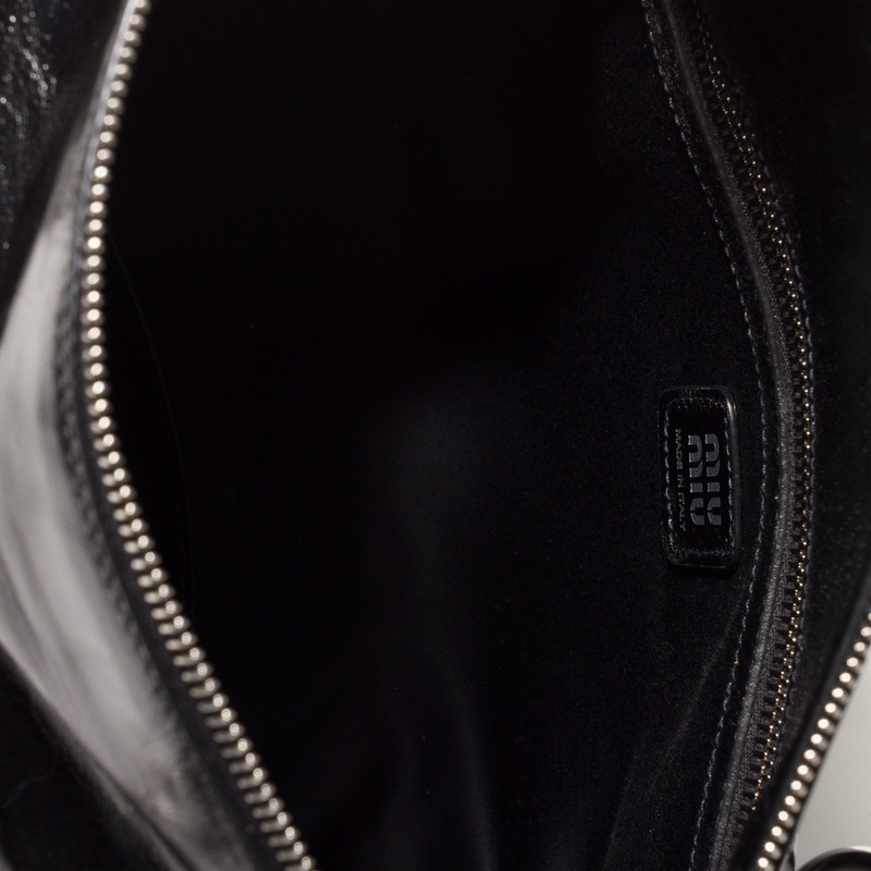 Shiny leather handbag 4