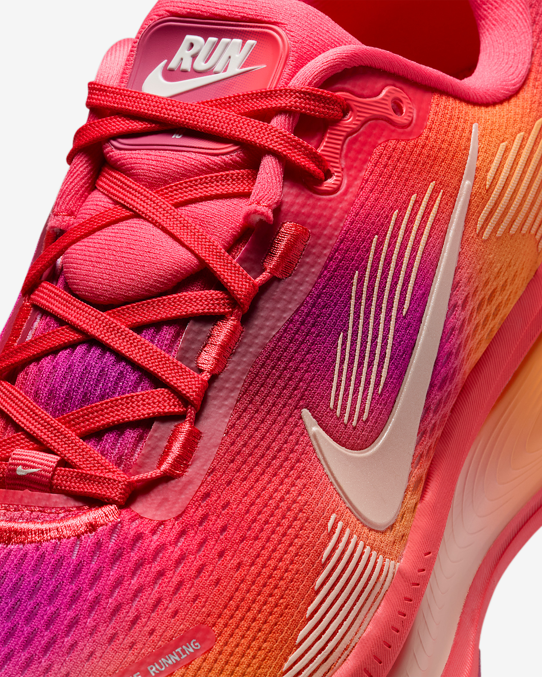 Nike Vomero 18 SE Women's Road Running Shoes - 7