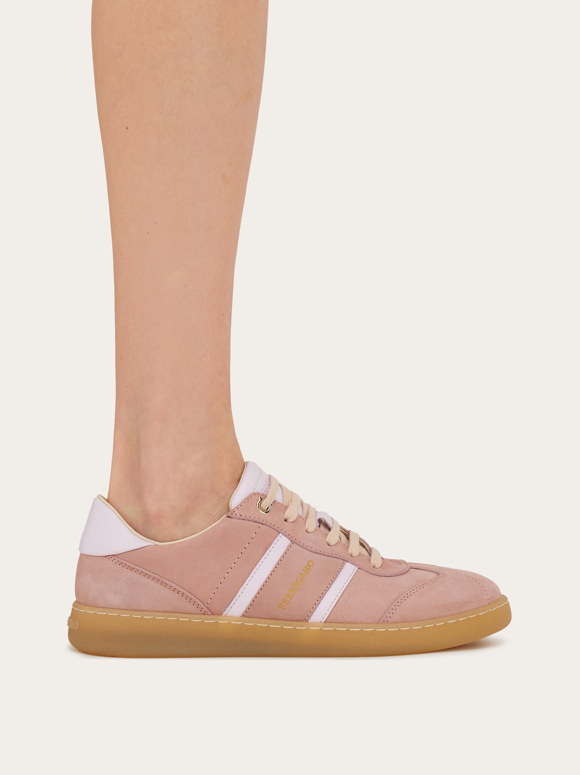 Low-top sneaker with logo - 3