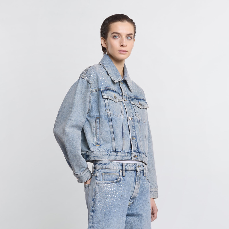 Trucker jacket in denim 8