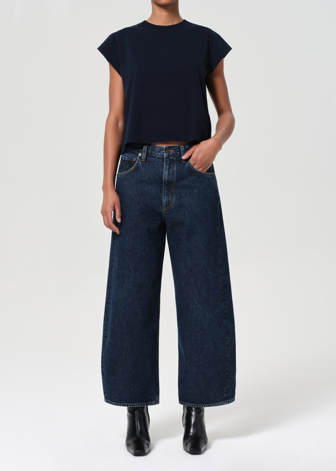 LOW CURVE CROP JEAN IN PENDULUM - 2