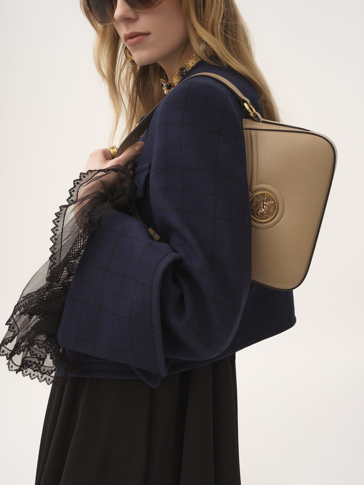 HORSE MEDAL SHOULDER BAG IN GRAINED LEATHER - 2