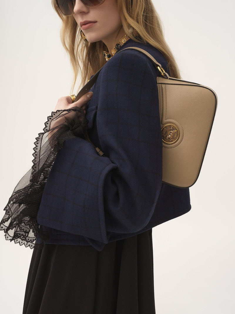 Chloé HORSE MEDAL SHOULDER BAG IN GRAINED LEATHER outlook