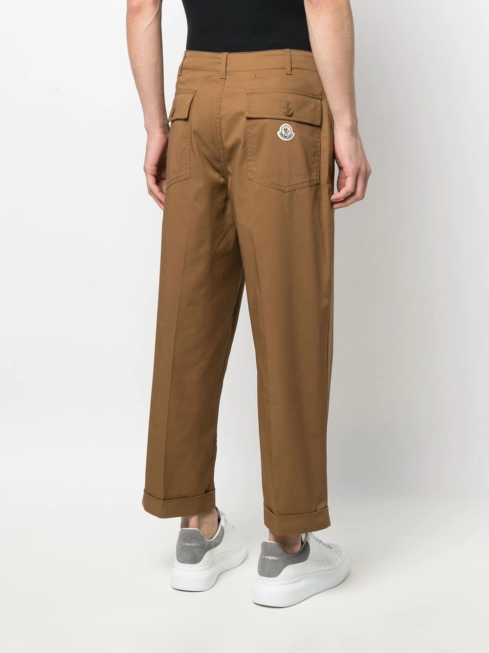 logo-patch cropped trousers - 4