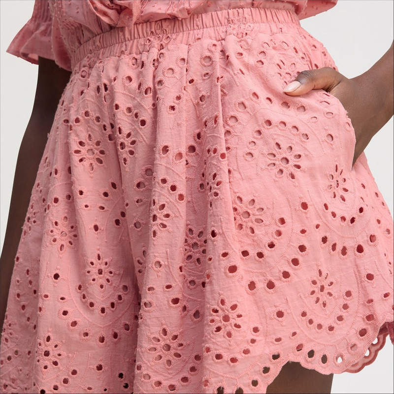 Eyelet Short 3