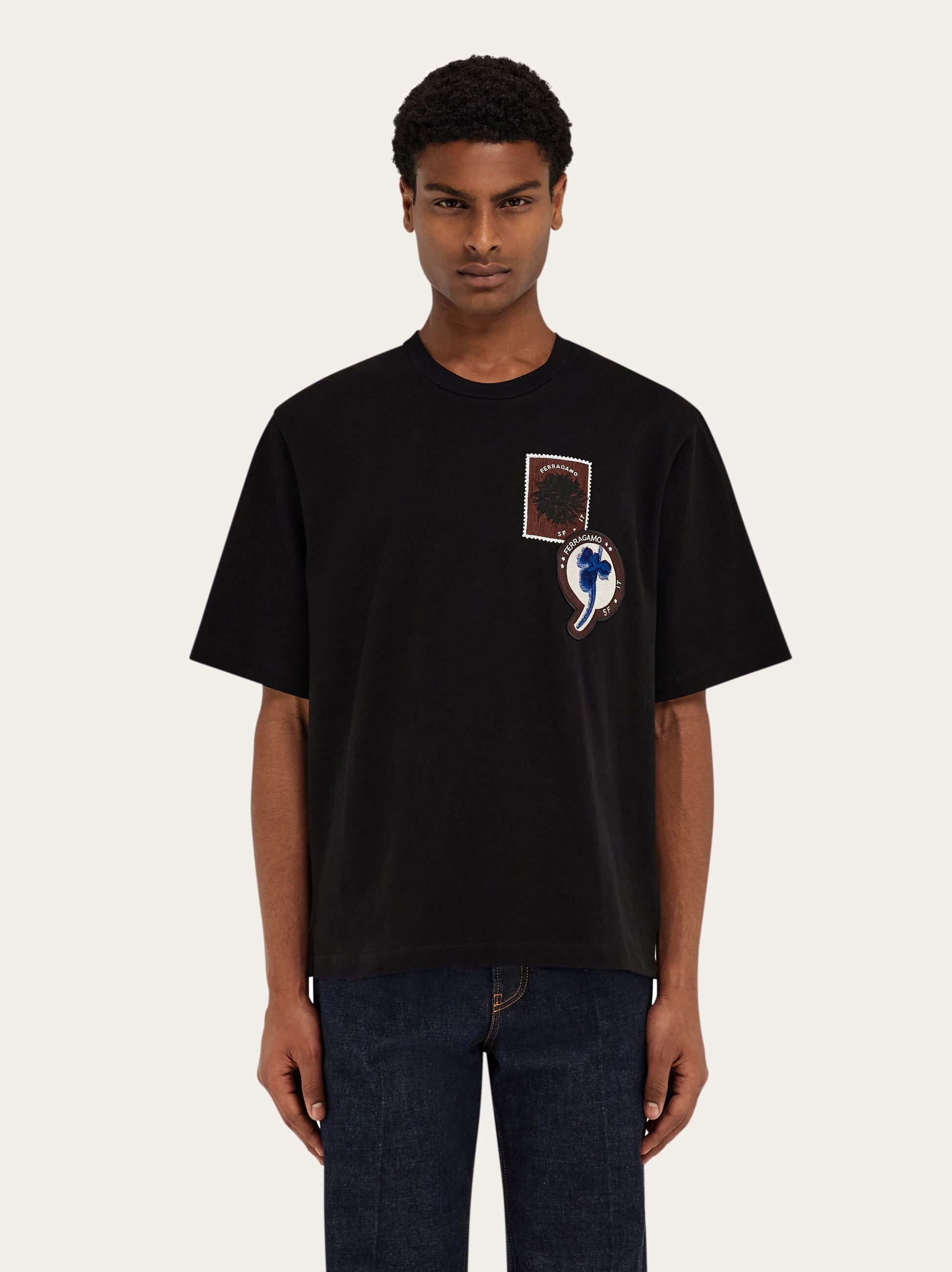 Short sleeved T-shirt with patch detail - 2