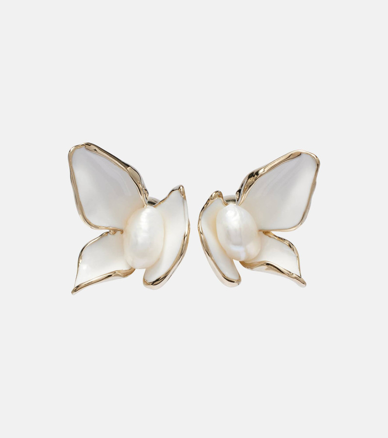 Pearl earrings 1