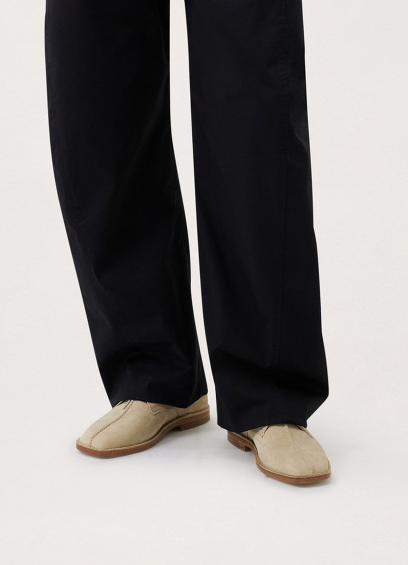 Lemaire FLAT LACED DERBY
SOFT SUEDE LEATHER outlook
