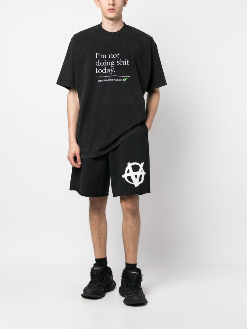 VETEMENTS logo-print knee-length shorts outlook