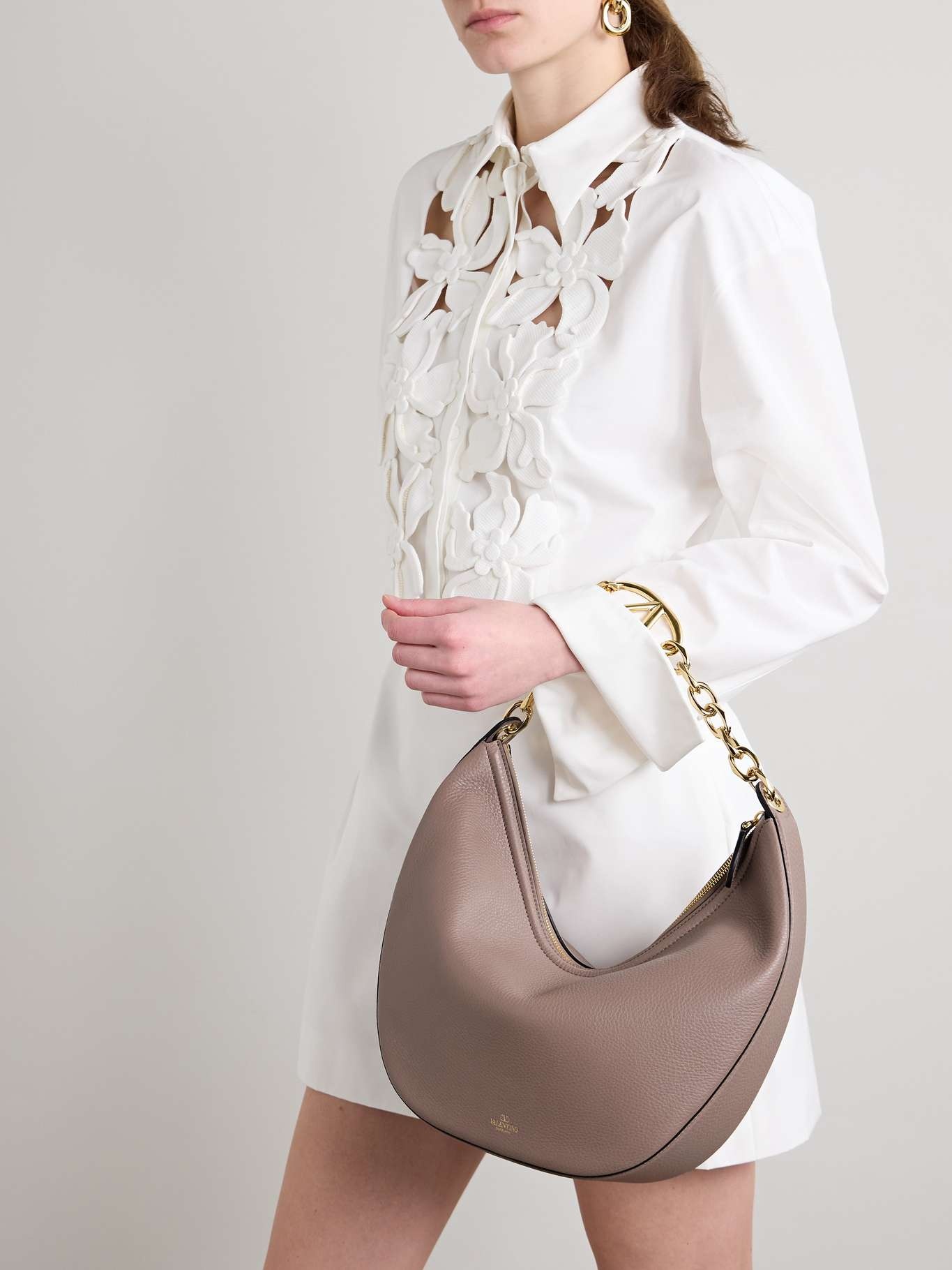 VLOGO medium textured-leather shoulder bag - 2